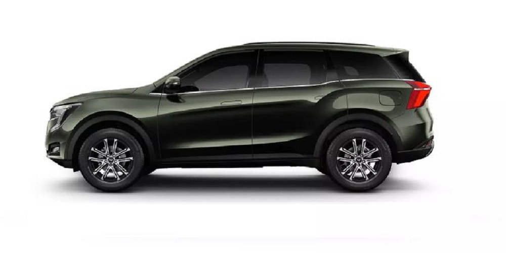 Mahindra XUV900